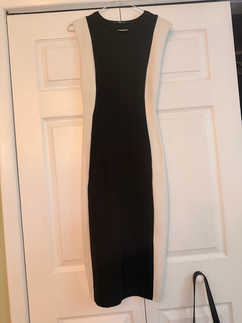 Zara Classic Black & Cream Sheath Dress - Sleeveless Colorblock.